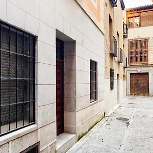 La Casa De Gigantones By Ap , Toledo España